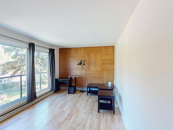 3rd image of 7 Westmount Rd NW #1717