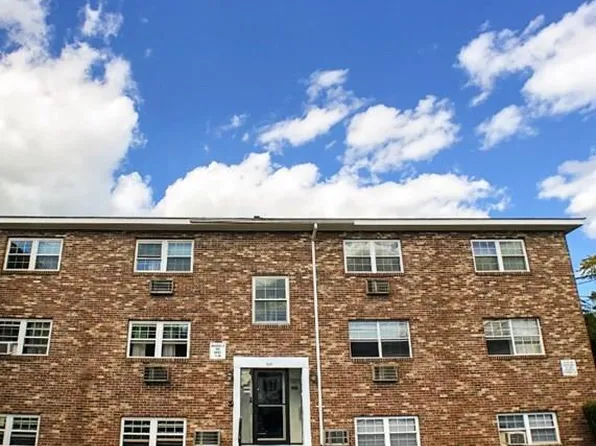 345 Hildreth St APT 16, Lowell, MA 01850
