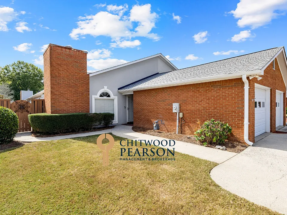 120 Courtyard Ln