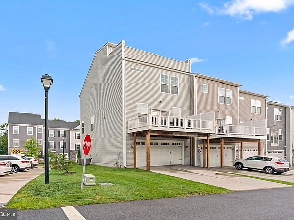 3rd image of 1039 Overlook Way