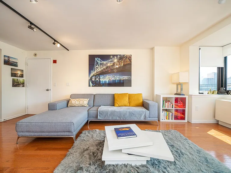 700 Grove St #4N — Photo 2
