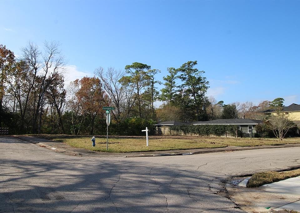 2nd image of 6103 Queenswood Ln