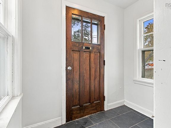 4th image of 3194 Stanford St