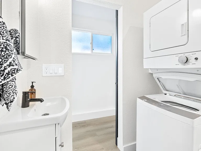 1081 Evans Ave #1 — Photo 18