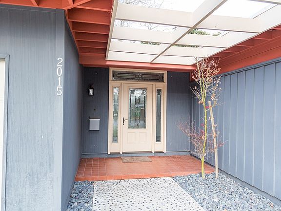 Stunning entry with leaded glass door