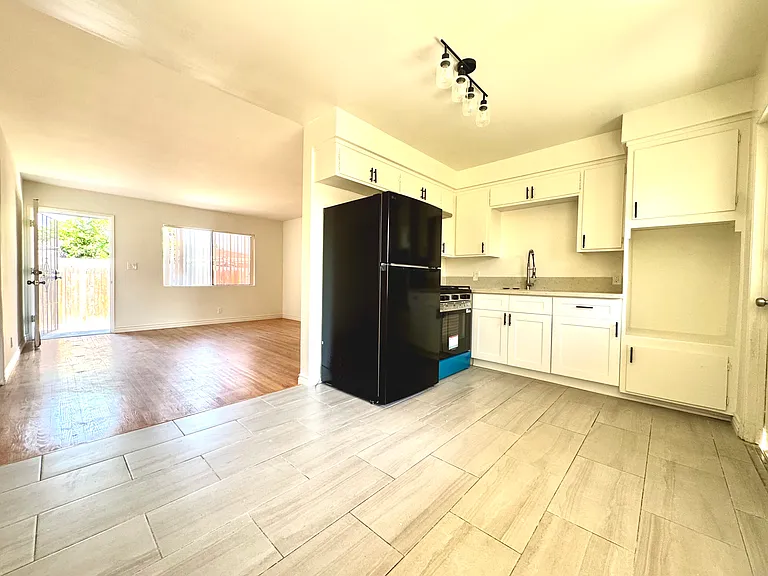 210 E Marshall St #C — Photo 6