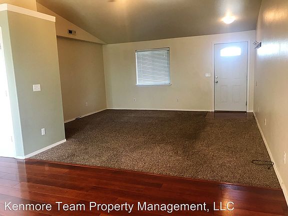 3rd image of 2928 Iris St
