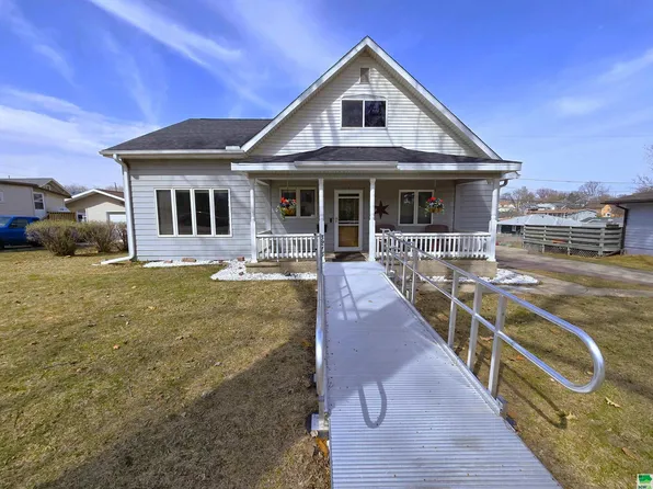 3215 4th Avenue Pl, Sioux City, IA 51106