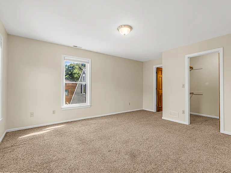 33 Serafin Ct — Photo 17