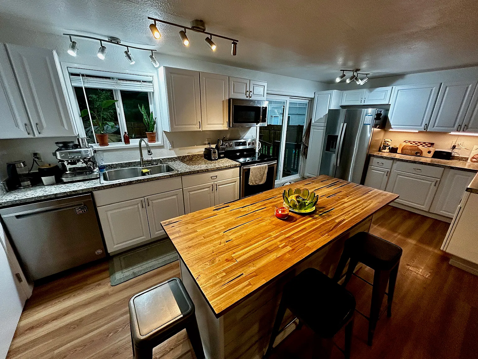 4 bed, 1472 sqft, $3,000 — Photo 3