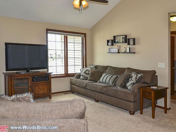 2nd image of 1560 W Lander Dr