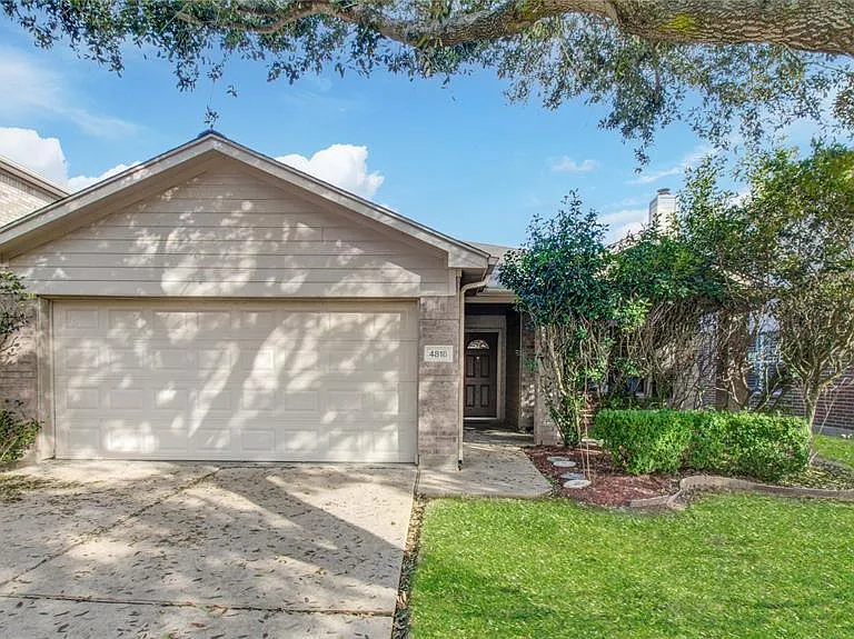 4818 Windy Bluff Ct — Photo 1