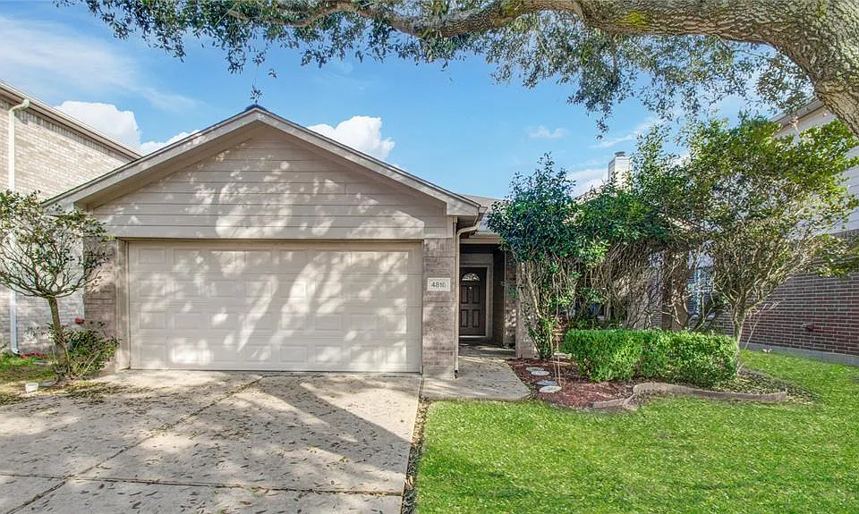 4818 Windy Bluff Ct