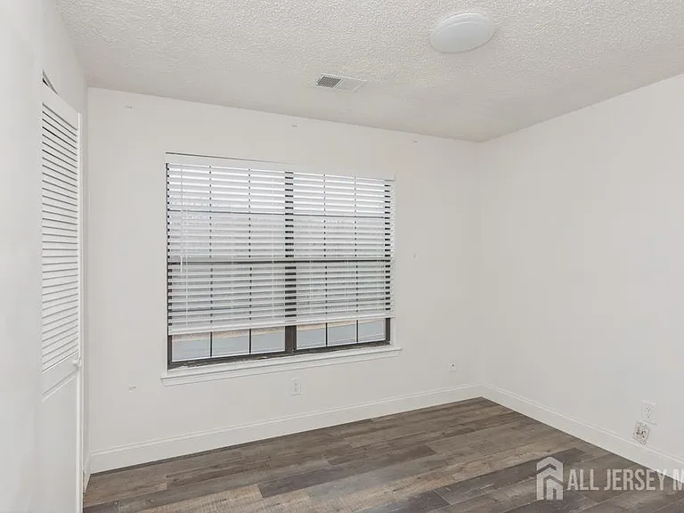208 Sunshine Ct — Photo 21