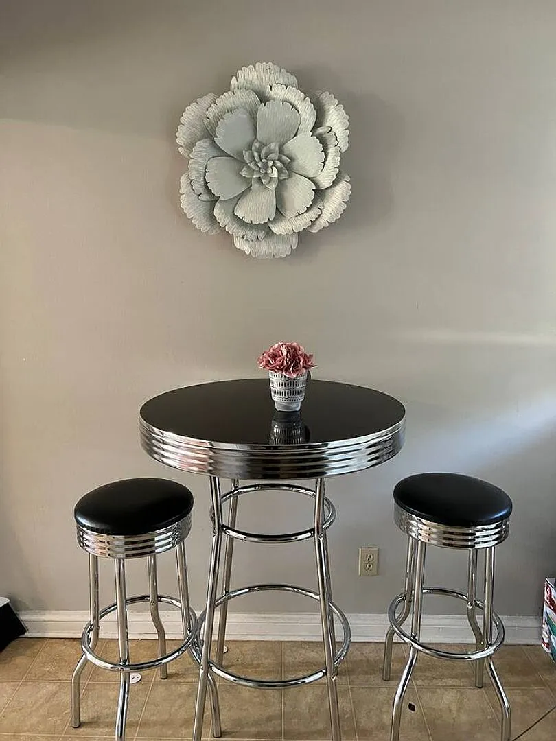 Move In Special!! Charming 2 Bedroom Duplex — Photo 3