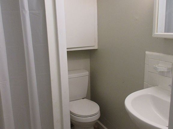 5th image of 812 Grafton St APT 814