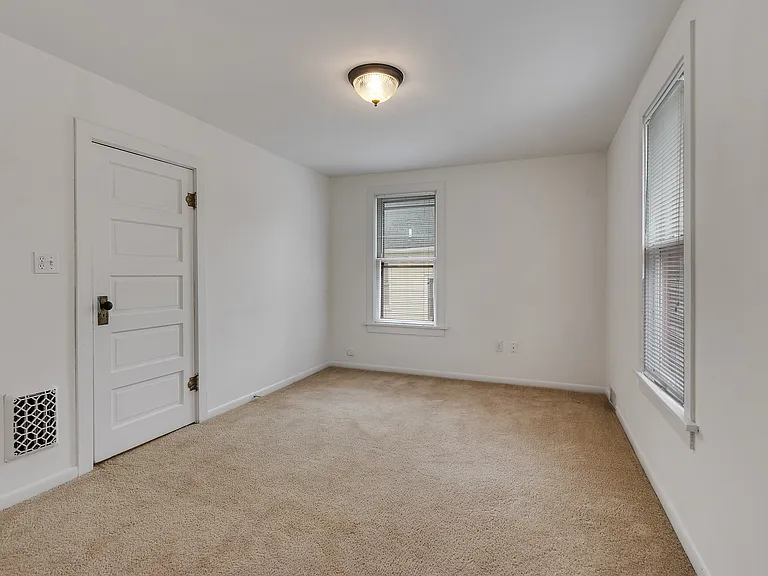 476 W Jackson St — Photo 14