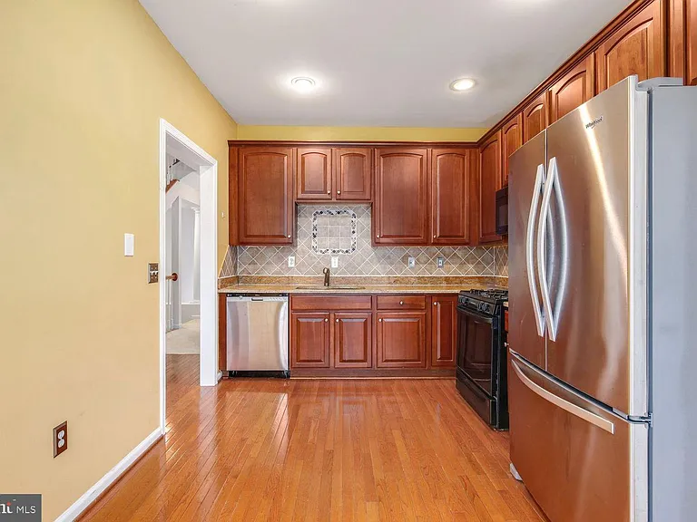 19421 Rayfield Dr — Photo 13
