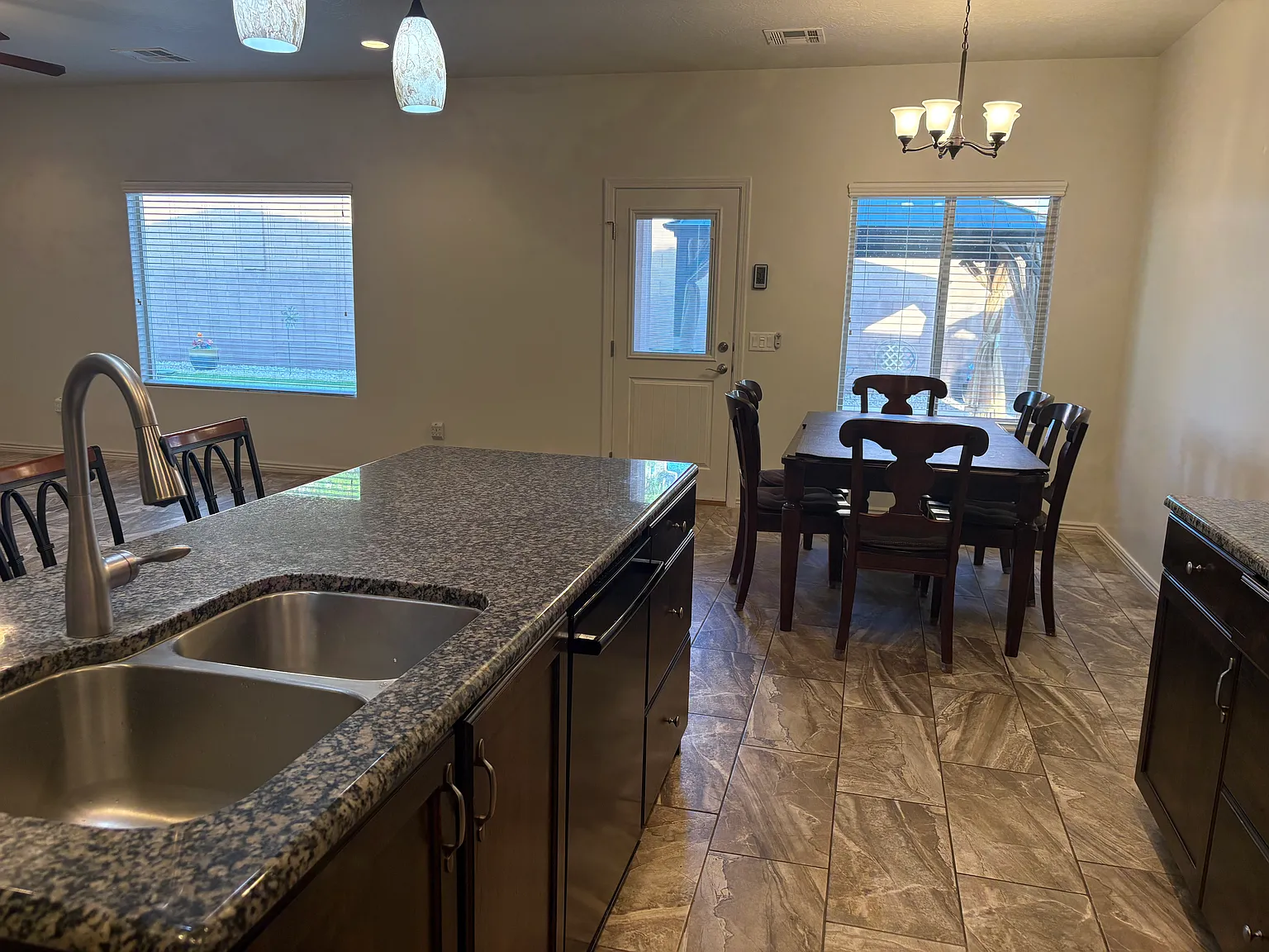 3 bed, 1867 sqft, $2,600 — Photo 4