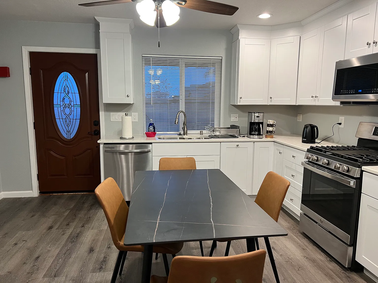 15885 Independence Ave — Photo 3