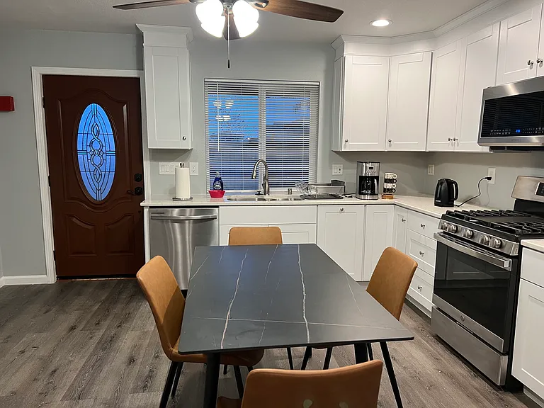 15885 Independence Ave — Photo 3