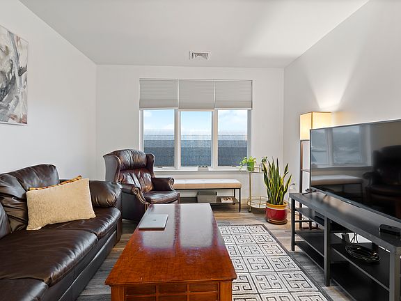 3rd image of 180 Telford St #303