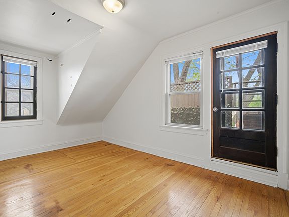 4th image of 420 N Pine Ave #3R