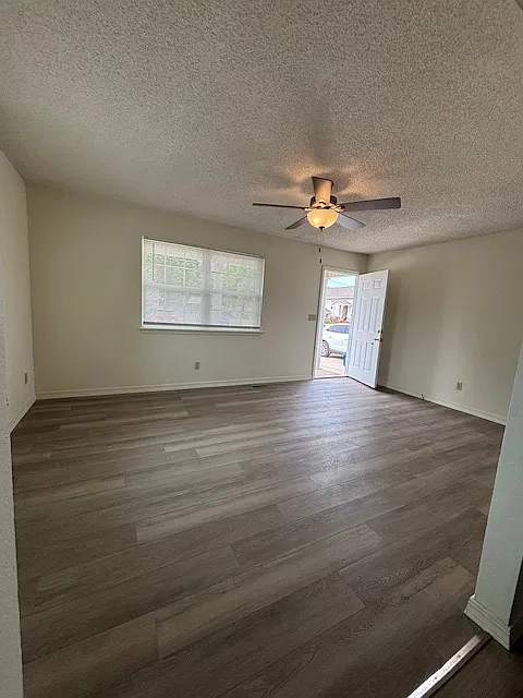 2 bed, 1000 sqft, $1,100 — Photo 4