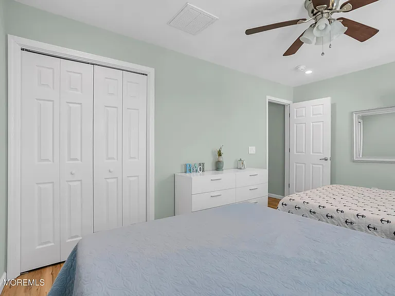 329 Franklin Ave — Photo 17