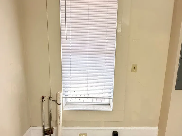 1300 N Broad St NE — Photo 36