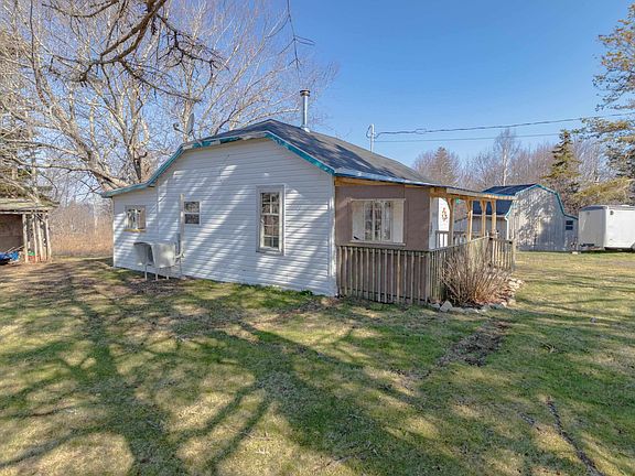2nd image of 603 Fort Point Rd