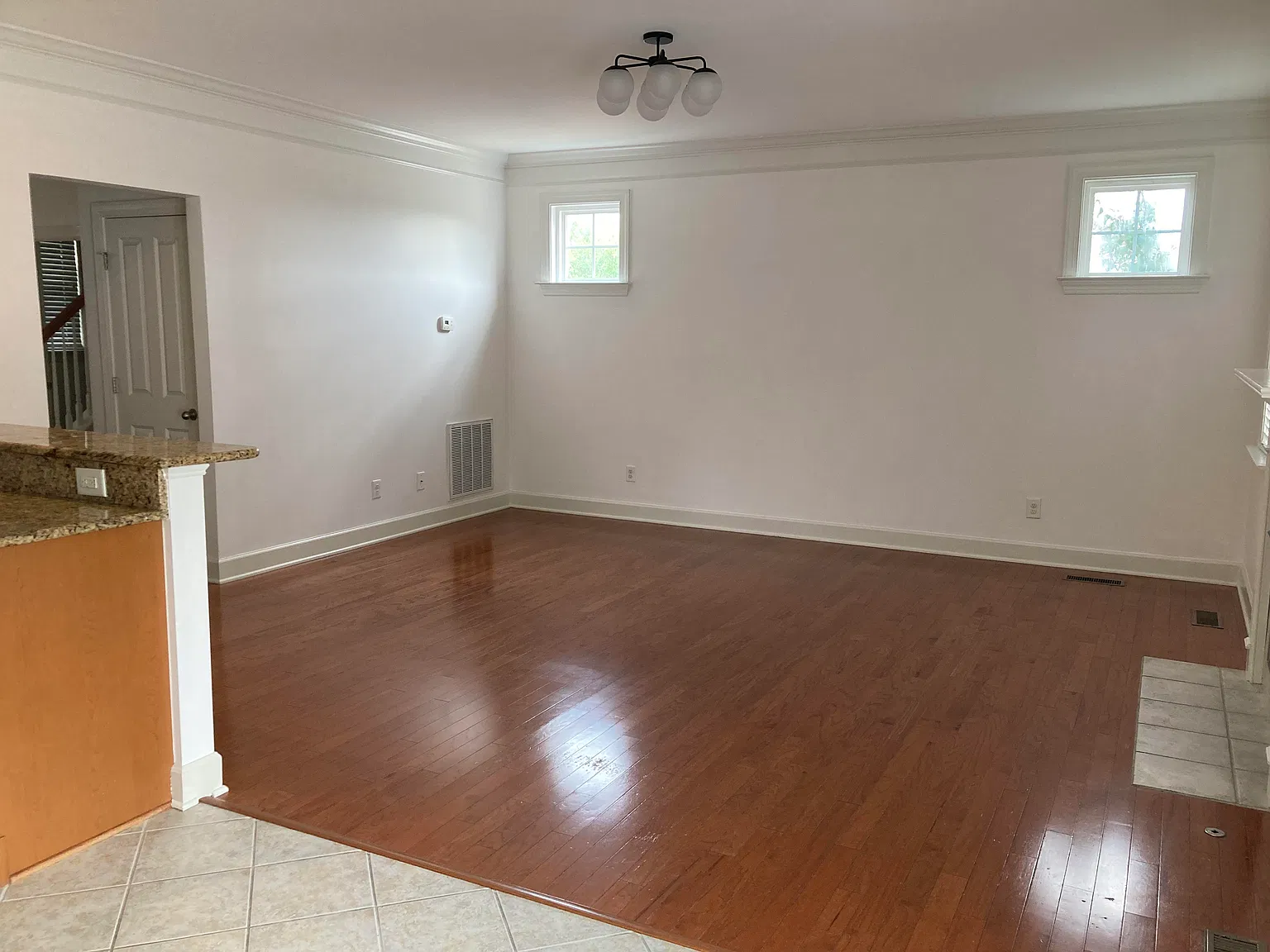 3 bed, 2.5 bath, 1715 sqft, $2,600 — Photo 4