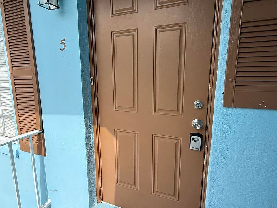 1st image of 4951 Wedgewood Way #5