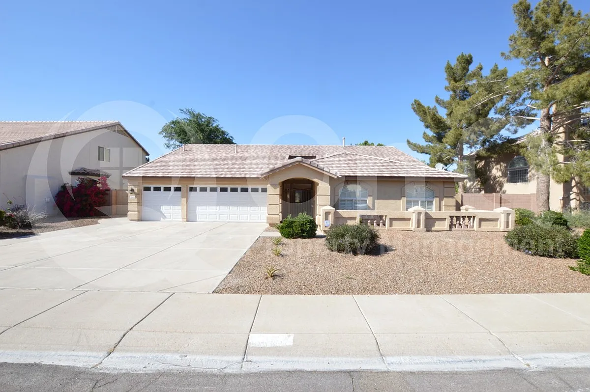 4 bed, 2.0 bath, 2554 sqft, $2,995 — Photo 1