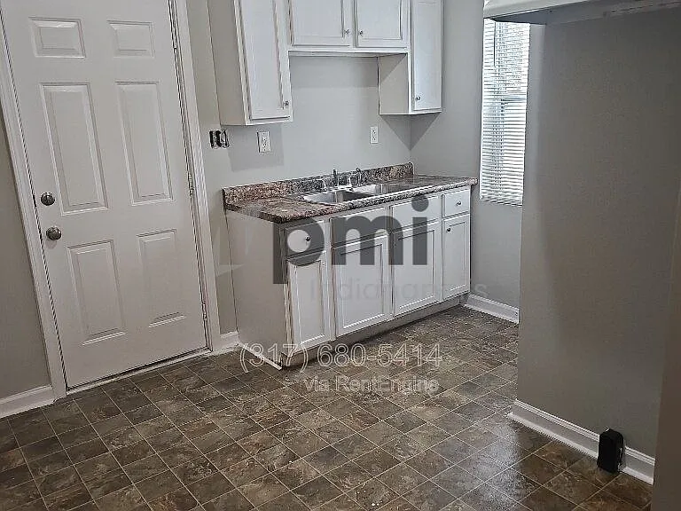 114 Adler St — Photo 8
