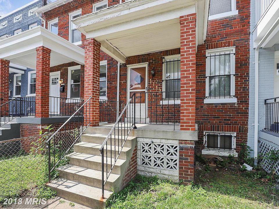 2nd image of 1111 Oates St NE