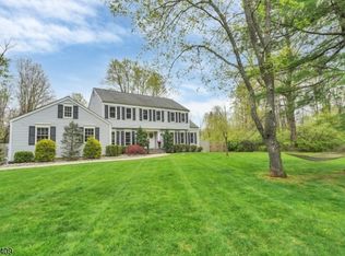 5 Fieldstone Dr, Washington Twp., NJ 07853
