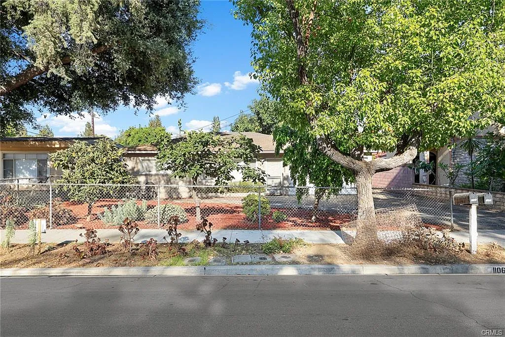 2 bed, 1.5 bath, 900 sqft, $2,900 — Photo 1
