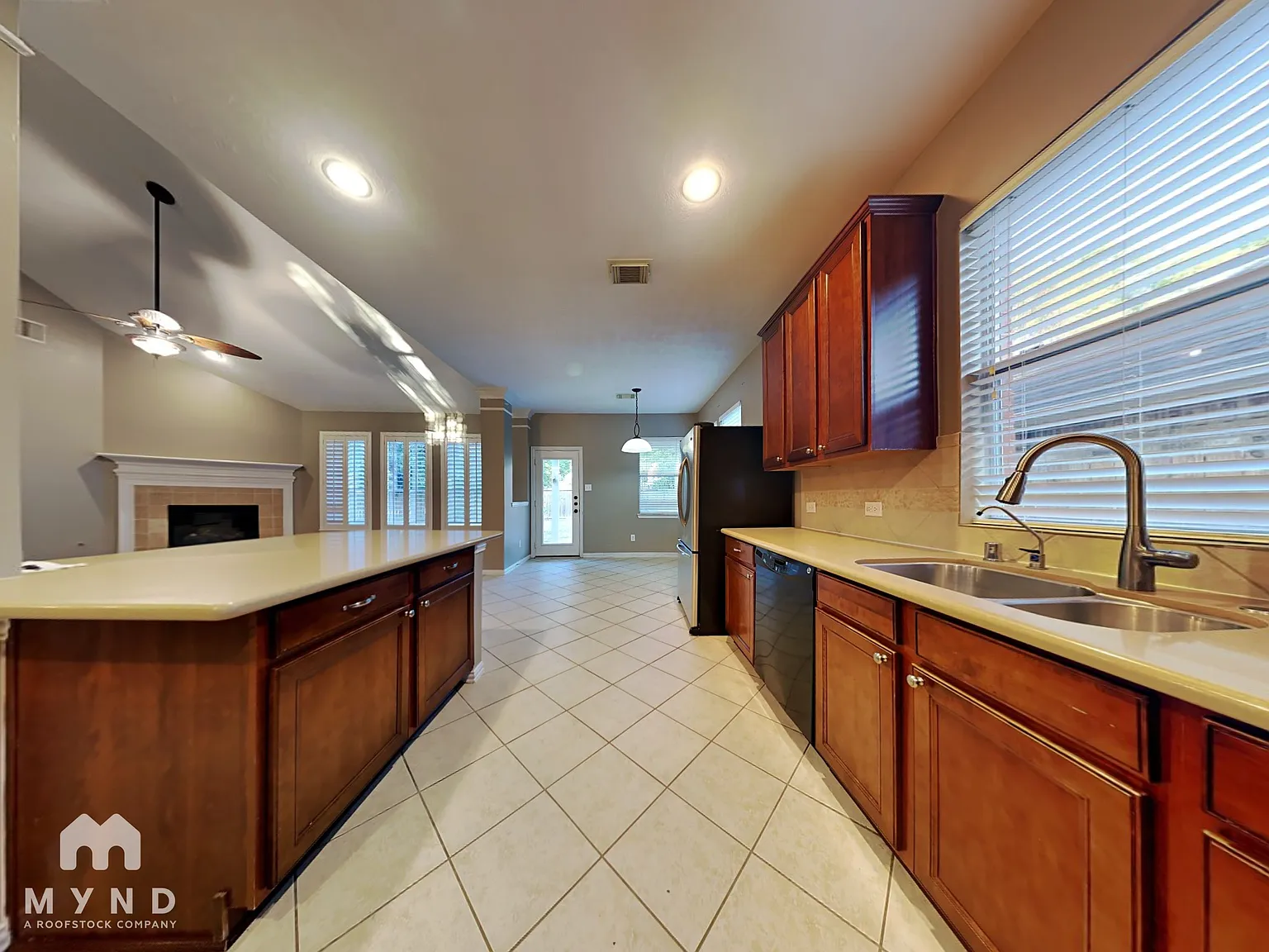 4 bed, 3.5 bath, 2751 sqft, $2,475 — Photo 4