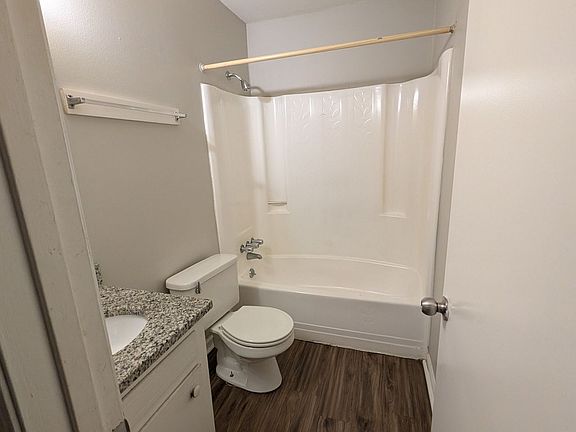 5th image of 171 Hummingbird Ave APT A