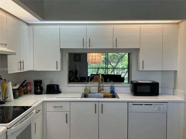 13105 SW 16th Ct APT 313-L, Pembroke Pines, FL 33027