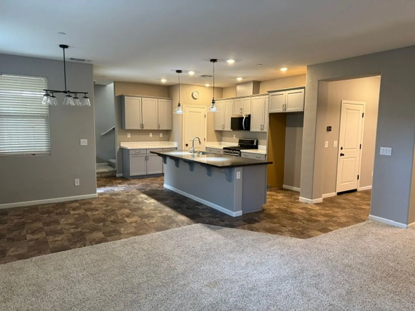5 Bedroom House in Natomas! — Photo 2