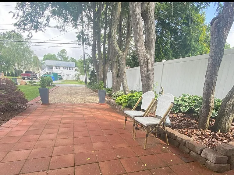 45 N Oaklawn Ave — Photo 2