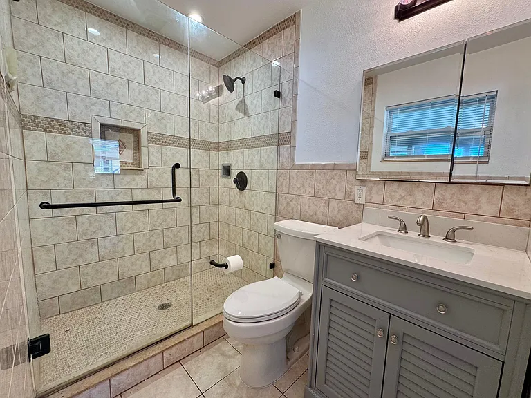3560 Beach Dr SE — Photo 11
