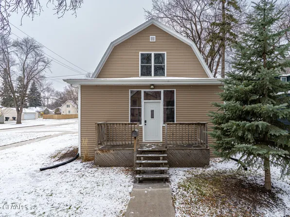 824 Chestnut St, Grand Forks, ND 58201