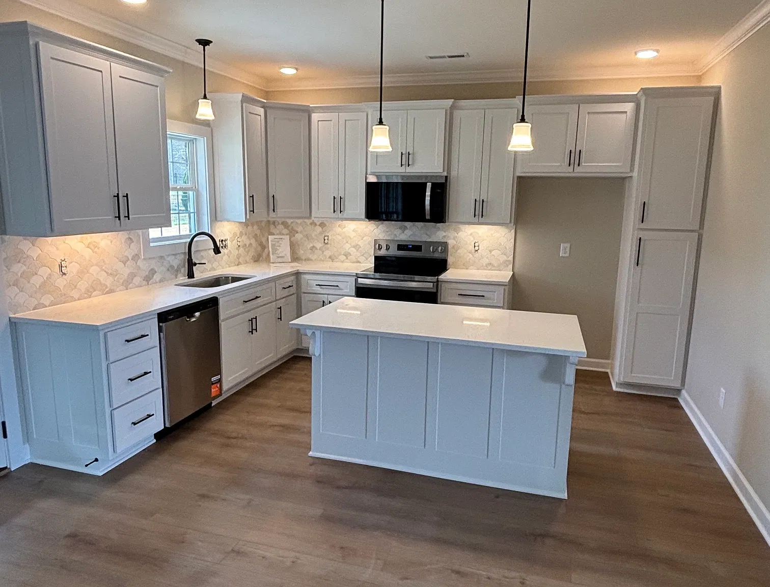 3 bed, 2094 sqft, $2,600 — Photo 4