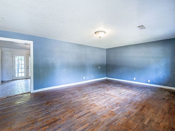 3rd image of 1505 Backus Ave