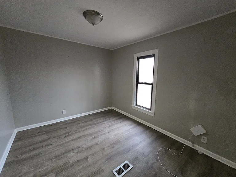 214 Edwards St — Photo 10