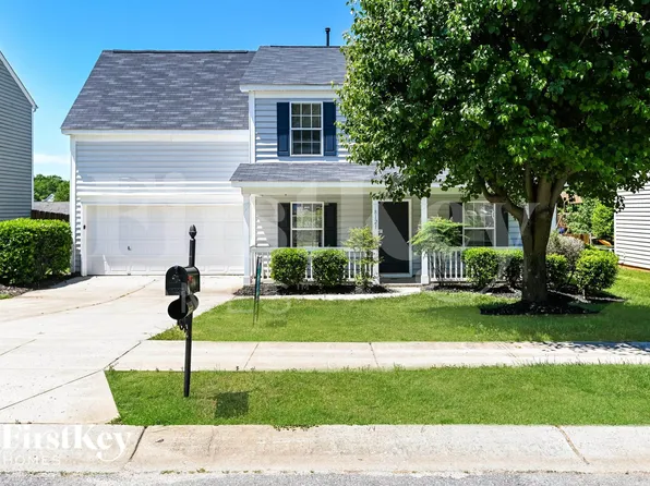 8121 Chatham Oaks Dr, Concord, NC 28027
