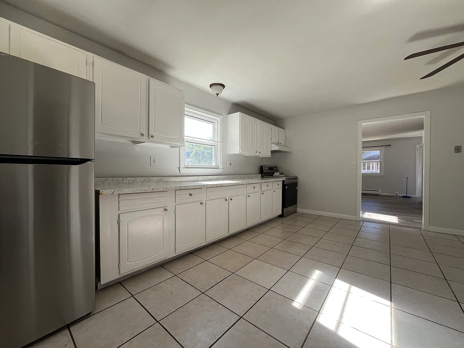 3 bed, 1.5 bath, 1125 sqft, $2,100 — Photo 4